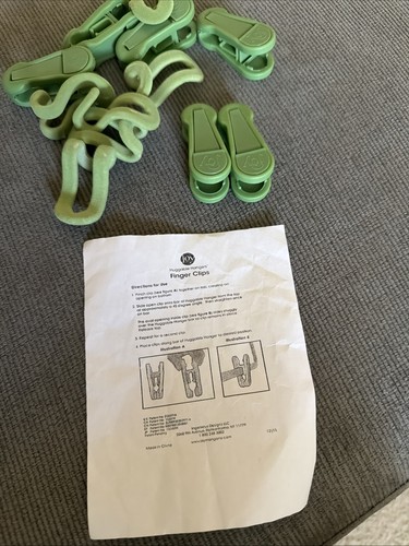 Huggable hangers finger - hangers, clips
