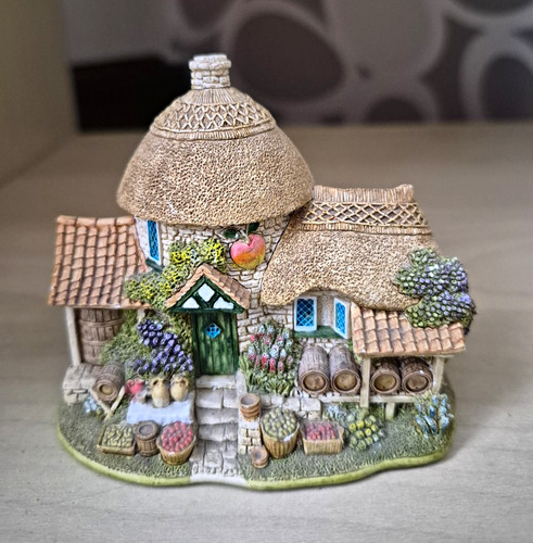 Lilliput lane cottage - lilliput, hand