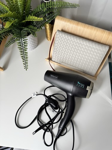Treseme hair dryer smooth - hair, and