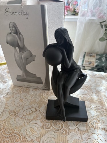 Modern black white nude - or,
