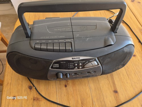Sanyo mcd z100f ghetto blaster - mcd-z100f,