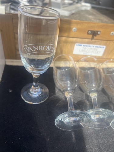 Van royce champagne - royce, wine