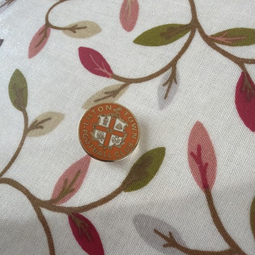 Luton town pin badge - luton,