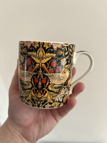 Strawberry thief mug heron - strawberry,