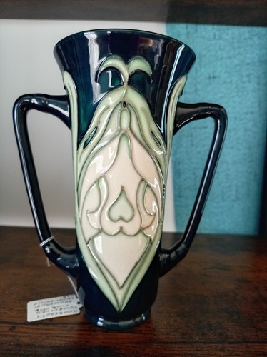 Moorcroft collectors club - collectors,