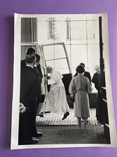 Pope John Paul II visits Queen