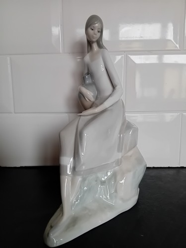 Lladro nao young girl with - young,