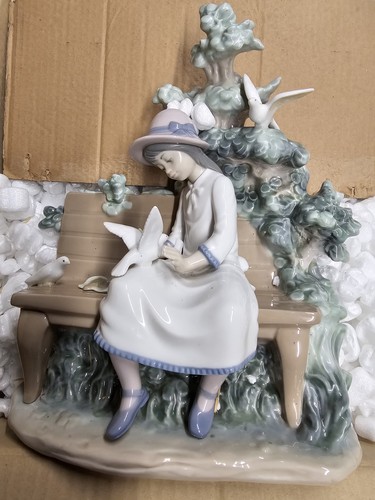 Lladro nao girl the park - lladro/nao.,