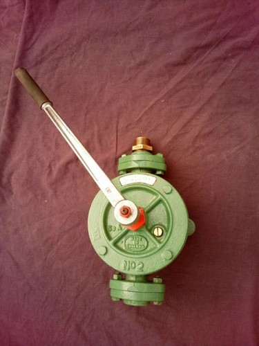 Vintage oil pump - ,