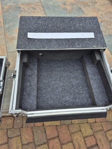 Flightcase with laptop - , shelf