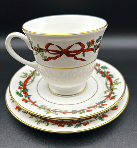 Royal worcester holly - worcester, ribbons