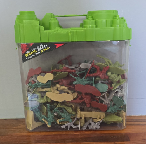 Plastic toy soldiers - plastic,