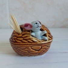 Vtg Mouse In Walnut Ceramic