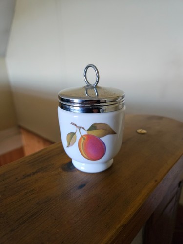 Royal worcester egg - royal,