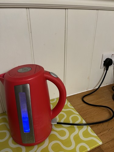 Red kettle fully - red,