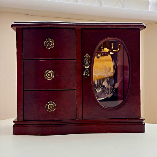 Vintage wooden jewellery - box,