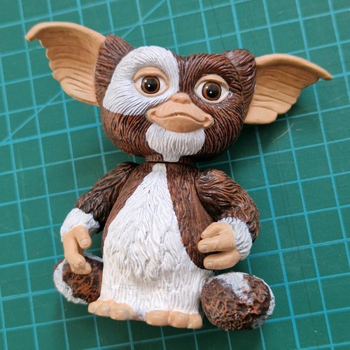 Gizmo gremlins pull back - pull,