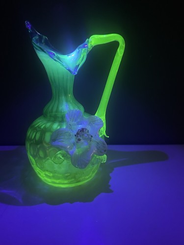 Glass vase reactive uranium - glass,