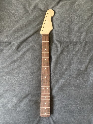 Stratocaster style neck - style,
