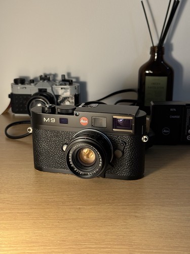 Leica black paint - leica, body