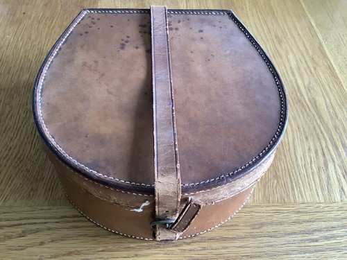 Vintage leather collar box - collar,