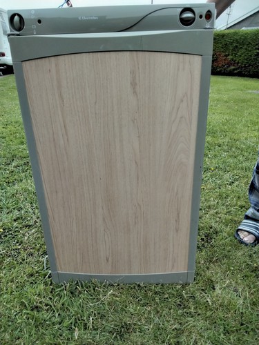 Undercounter electrolux fridge - undercounter,