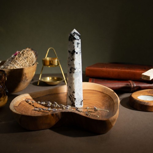 Gemstone six face - face, obelisk