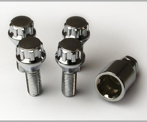 Set locking wheel bolts - of,