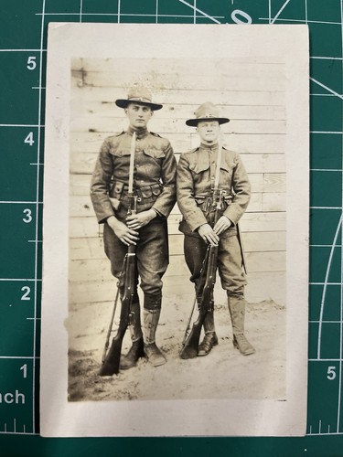 Ww1 two soldiers rifles - two, w/