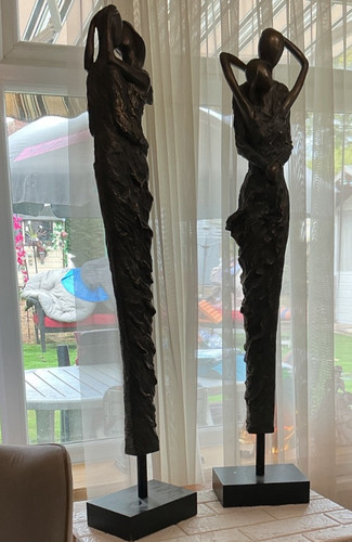 Contemporary twist statue - twist,