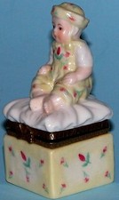 Madame Alexander 90615 Yellow Rosebud porcelain box 