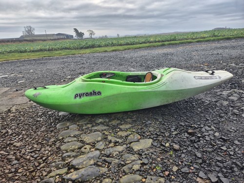 Green pyranha kayak stretch - green,