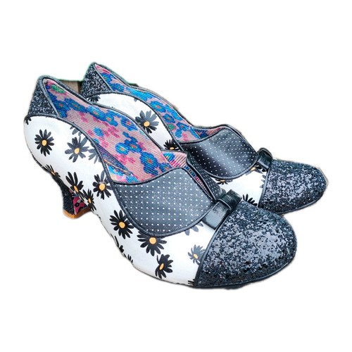 Irregular choice hold - hold, up