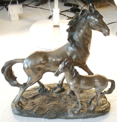 Large bronze finish horse - bronze‑finish,
