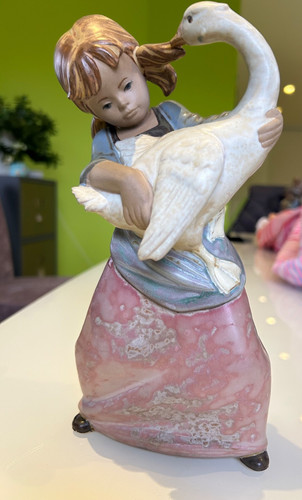Lladro gres duck - , pulling