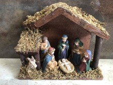 Christmas Nativity Scene Wood Stable With 7 Moulded Figures Christmas Decoration