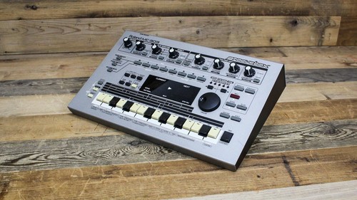 Roland 303 groovebox - roland,