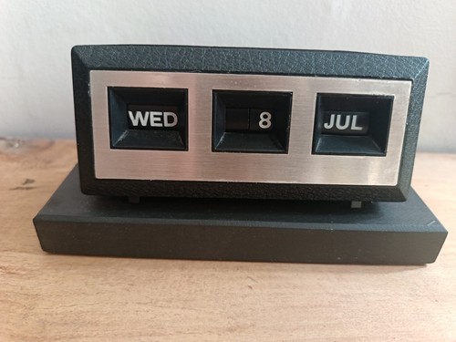 Black vintage perpetual desk - perpetual,