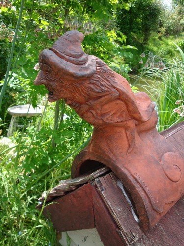 Witch roof finial half round - witch,