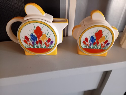 Clarice cliff style small tea - small,