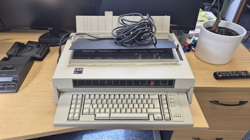 Ibm 6747 electronic typewriter - ibm,