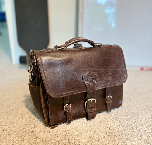 Saddleback leather front - saddleback,