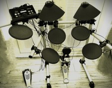 YAMAHA DTX500 DRUM KIT @SPARE