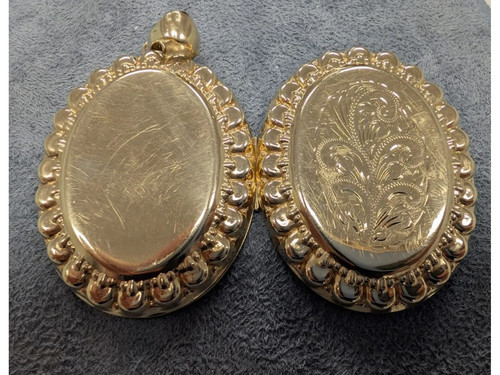 9ct gold large locket pendant - 9ct,
