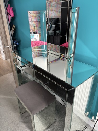 Mirrored dressing table - mirrored,