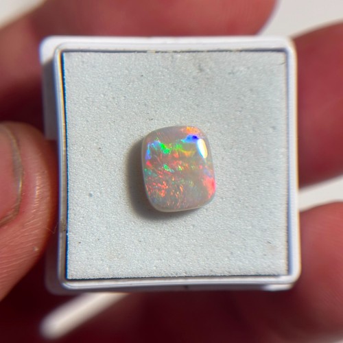 Mintabie rectangle carat - mintabie, 1.80