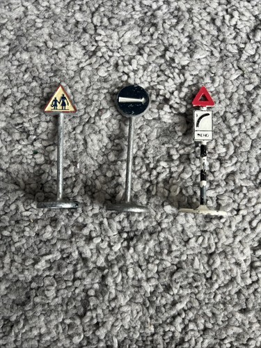 Dinky toy road signs - dinky,