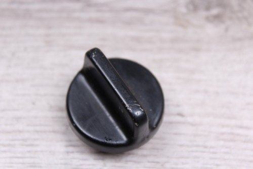 Oil cap closure filling - closure,