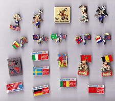 1994 FIFA World Cup USA pin badge Football Striker Mascot