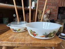 2 X Vintage Pyrex Round